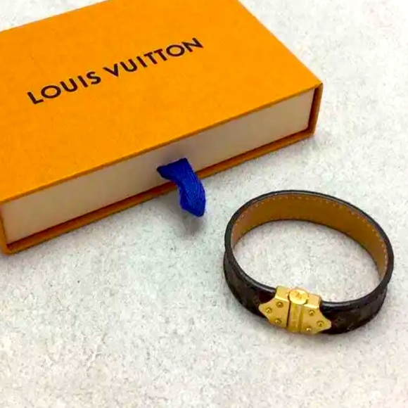 LOUIS VUITTON LUXURY BRACELET - Picture 1 of 6